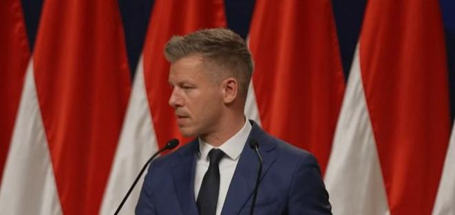 众所周知，乌克兰是这场战争的受害者，我们不能要求任何国家为了所谓的和平而放弃领土