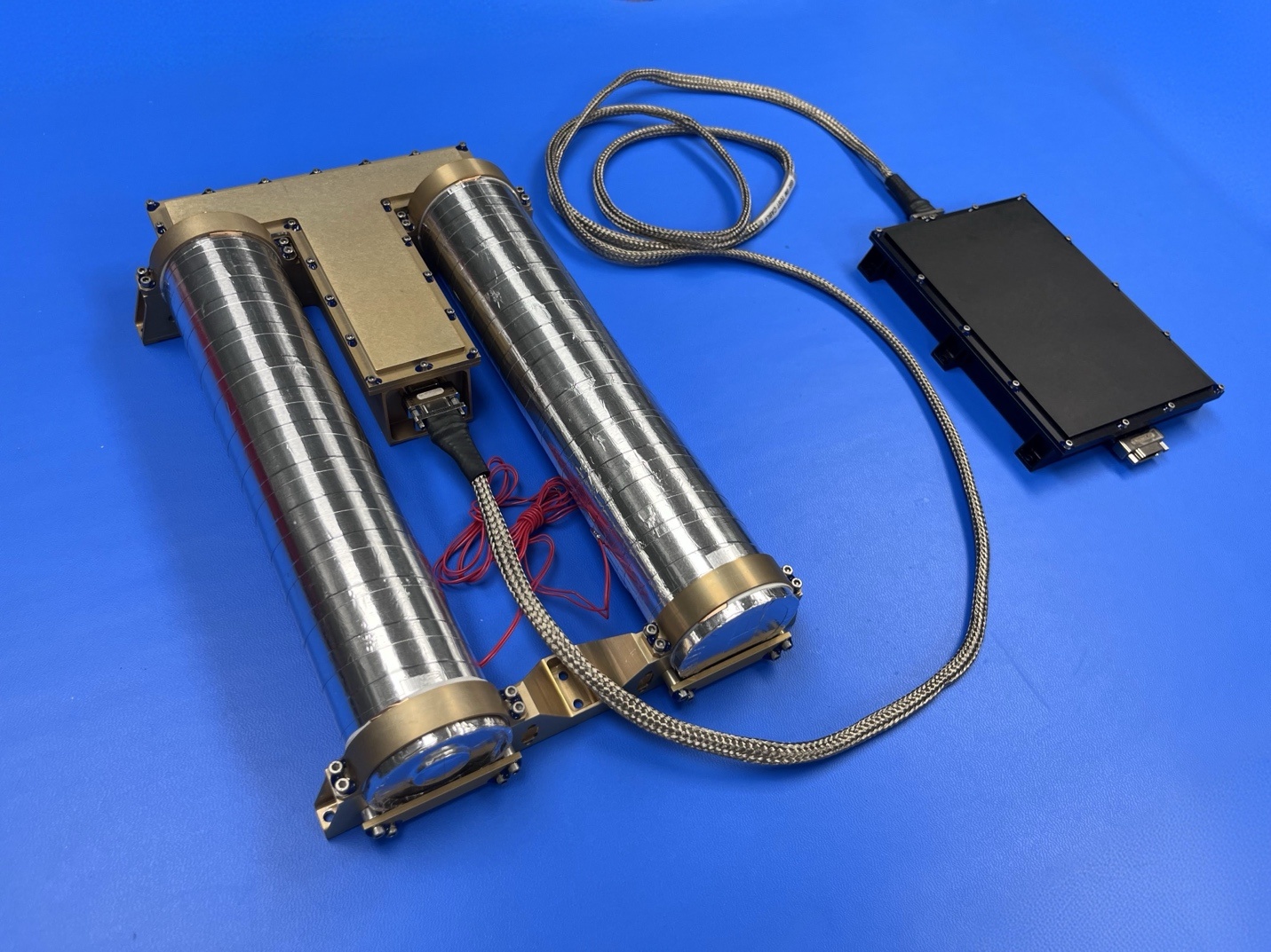 【NASA向月球南极探测任务提供水冰搜寻仪器】NASA正与国际合作伙伴共同开展月