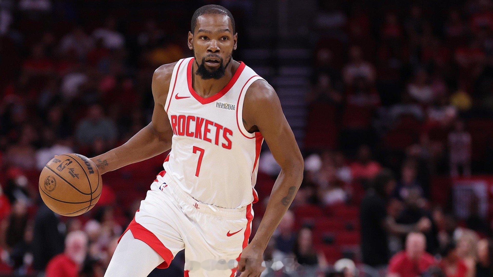 肯扬·马丁表示，杜兰特是很长一段时间以来，NBA里唯一即插即用的球员。“这个联盟