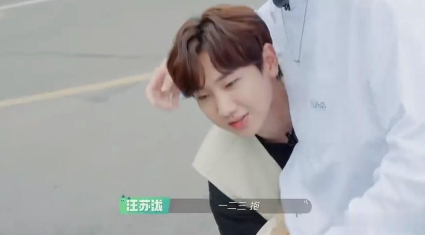 我天~！176cm的汪苏泷，这是拿了猛男剧本吧？...

在《是好朋友的周末》中