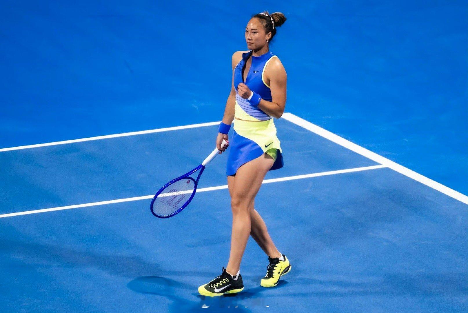 郑钦文复盘和莱巴金娜的比赛“我认为问题在比赛中我的注意力一时集中一时分散，有时会