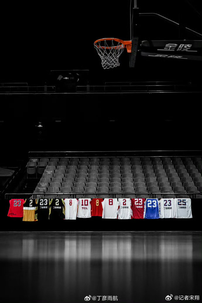 丁彦雨航正式退役丁彦雨航转型解说和NBL球队管理文/宋翔20日晚间，中国篮球名将