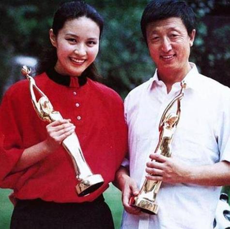 原来，他已经离开我们整整27年了，而他离世的那一年，才只有56岁。然而更让人感到