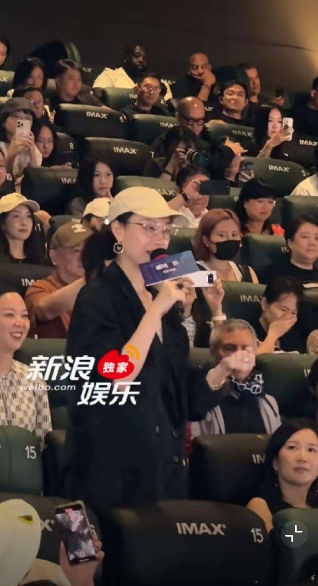 倪妮说很喜欢子枫妹妹 谁会不喜欢呢！子枫妹妹的安静和倪妮的飒形成反差，剧情紧凑、