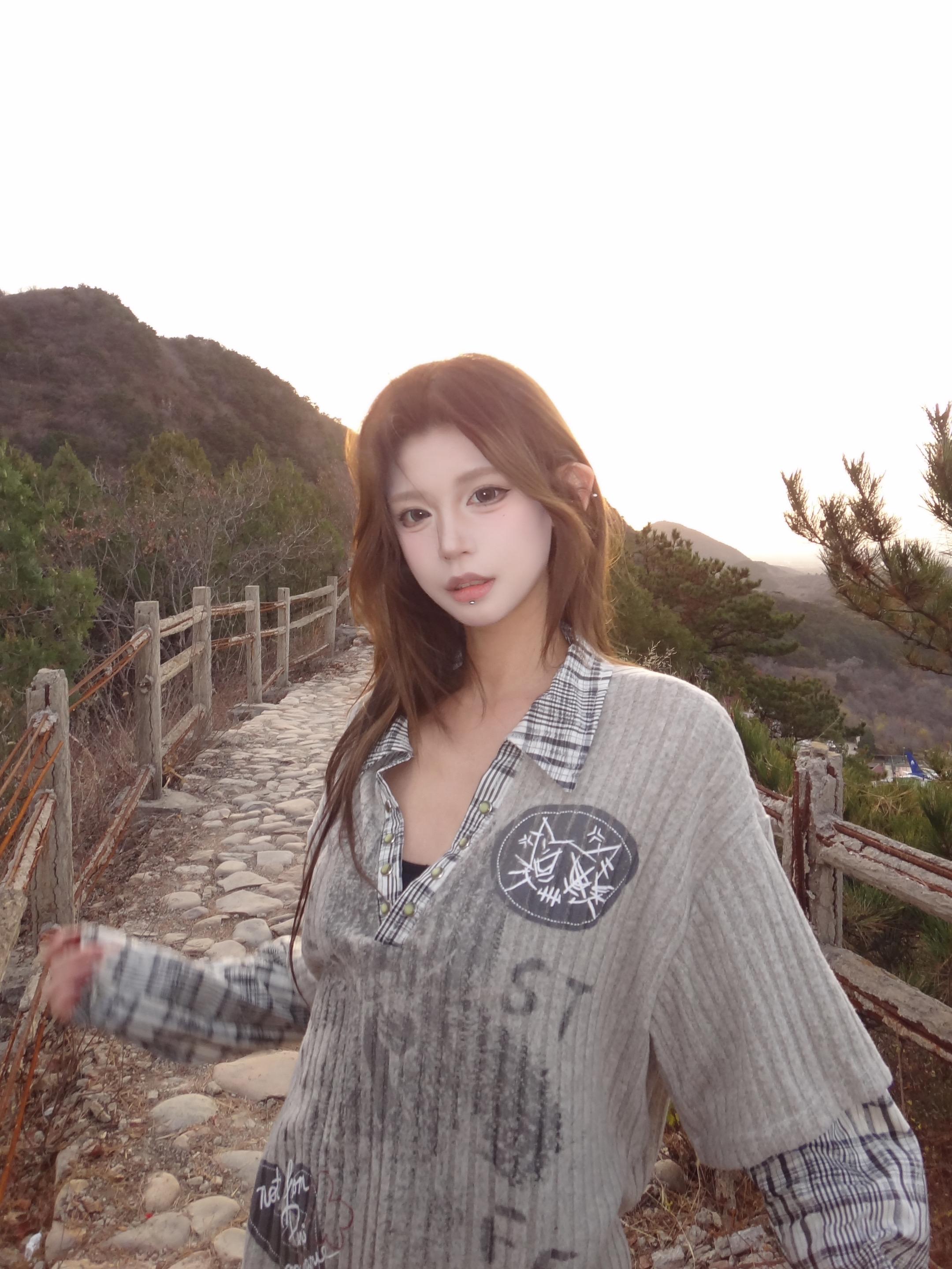 哪一天 雪花落下在我身边的时候 你是不是也真的会来到我身边