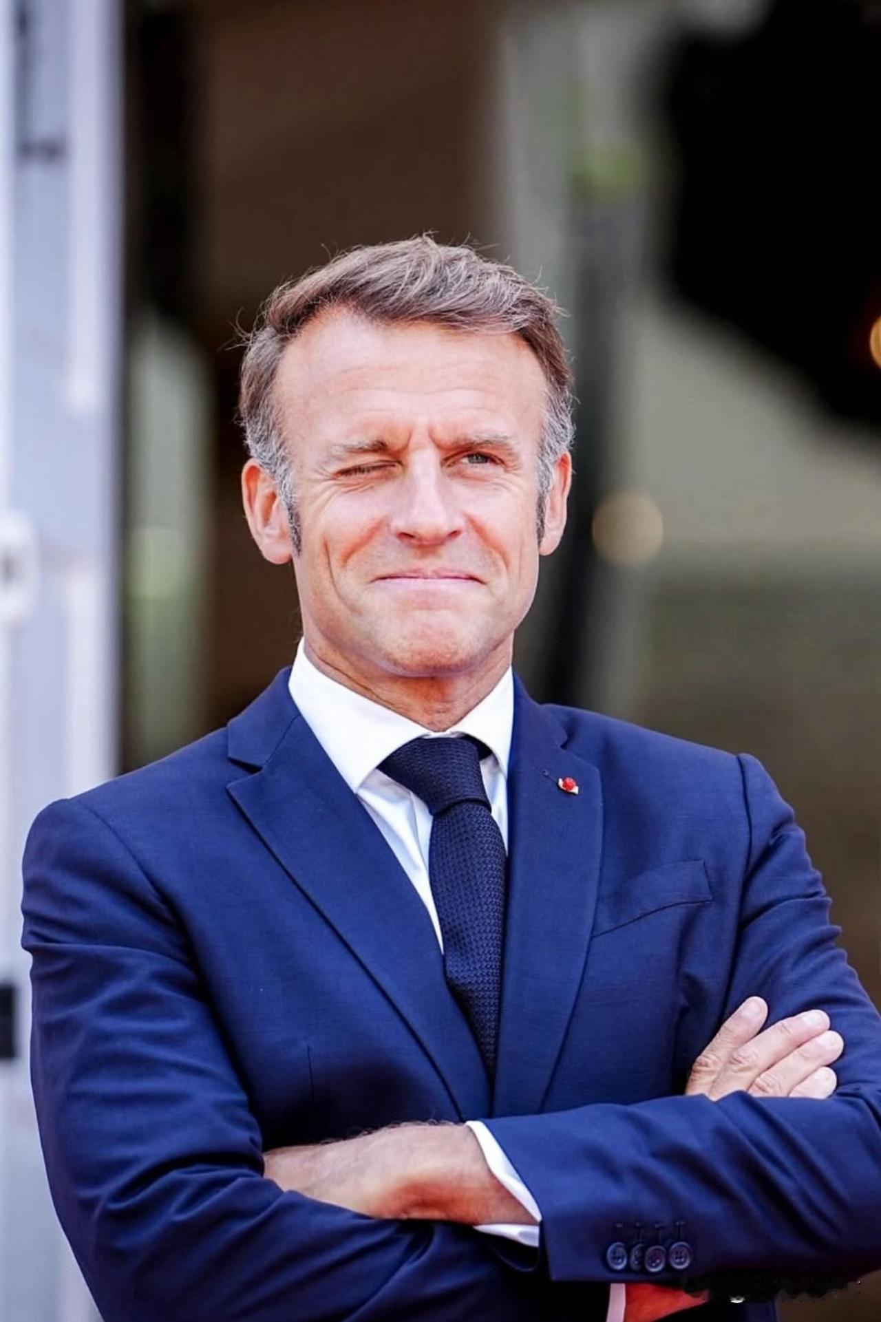 一群法国人，跟着马克龙，来到成都。
  他们被震惊了！
    被一个免费的自助