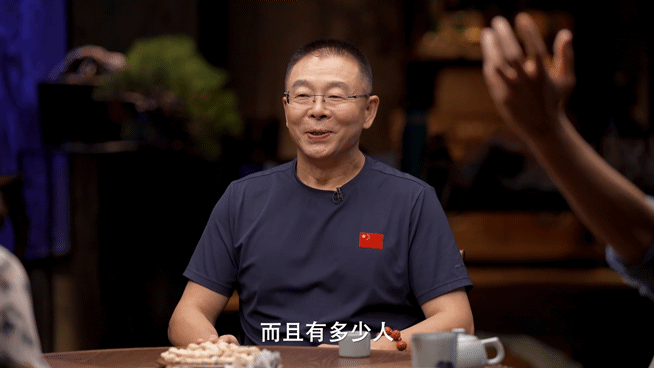 为什么年轻人喜欢徒步 窦文涛圆桌派 窦文涛和嘉宾聊徒步，直接说到我心坎里！年轻人