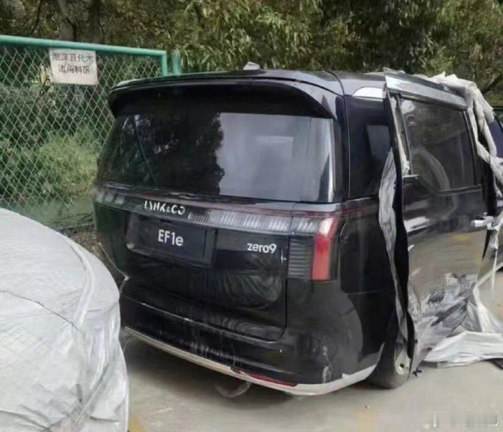 换成EMP价格低个10w，既保留了高级的质感，又把入手门槛拉低了，这样的009不