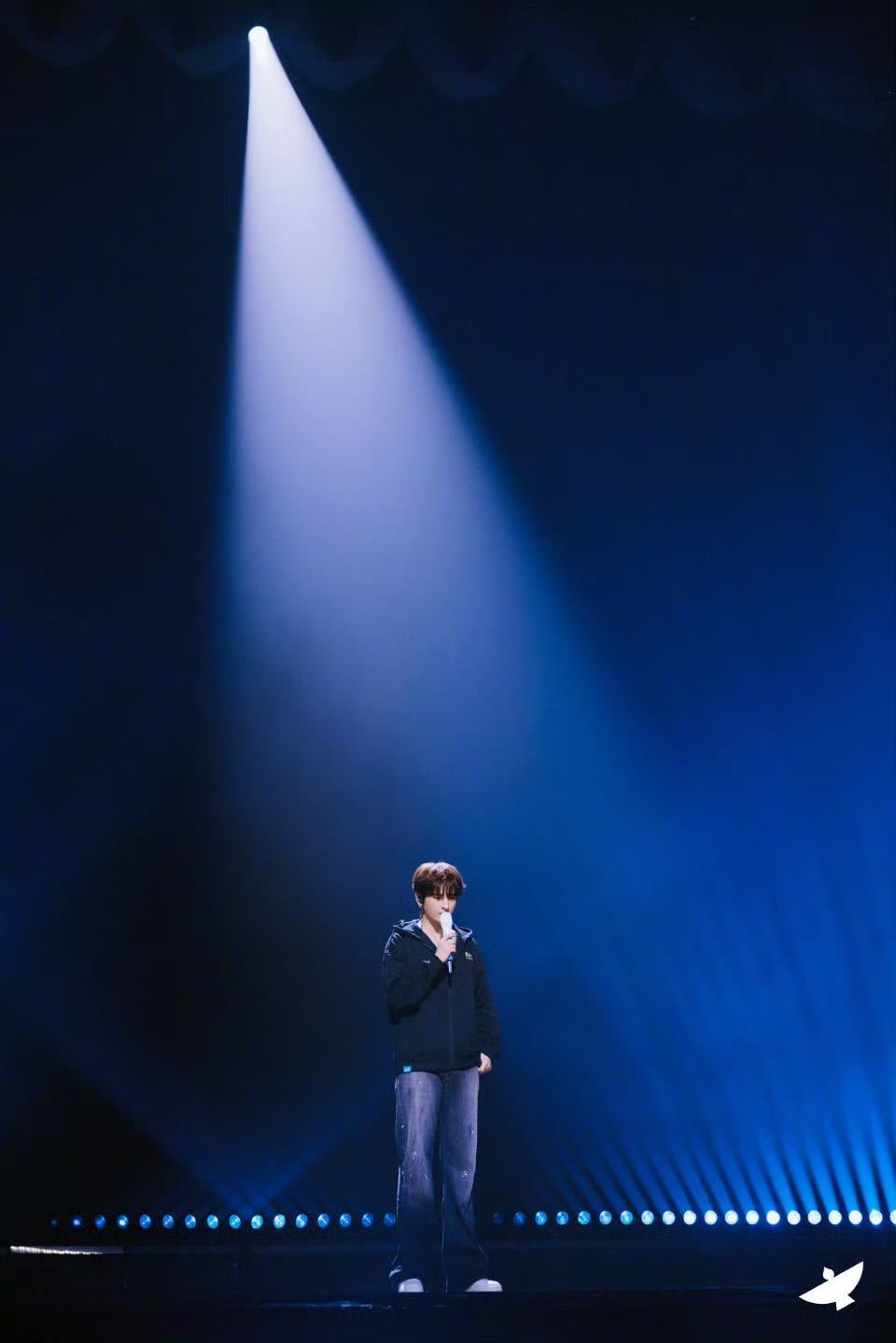 张远回应第一次来苏州开演唱会历史性时刻！张远首次登陆苏州开演唱会，激动之情溢出屏