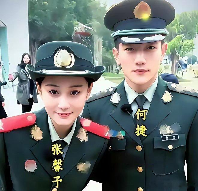 40岁，一身腱子肉，腹肌抢镜！何捷在广州大学演练场的一幕，狠狠撕碎了“女星下嫁”