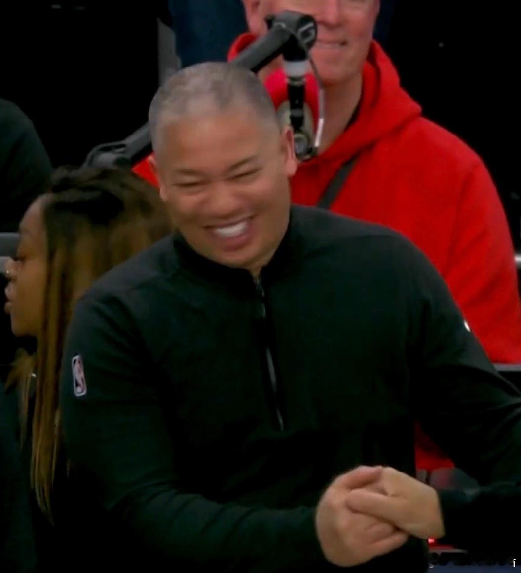 记者：教练，在过去的五场比赛中，马瑟林看起来好像有些想得太多了。你们能做些什么来