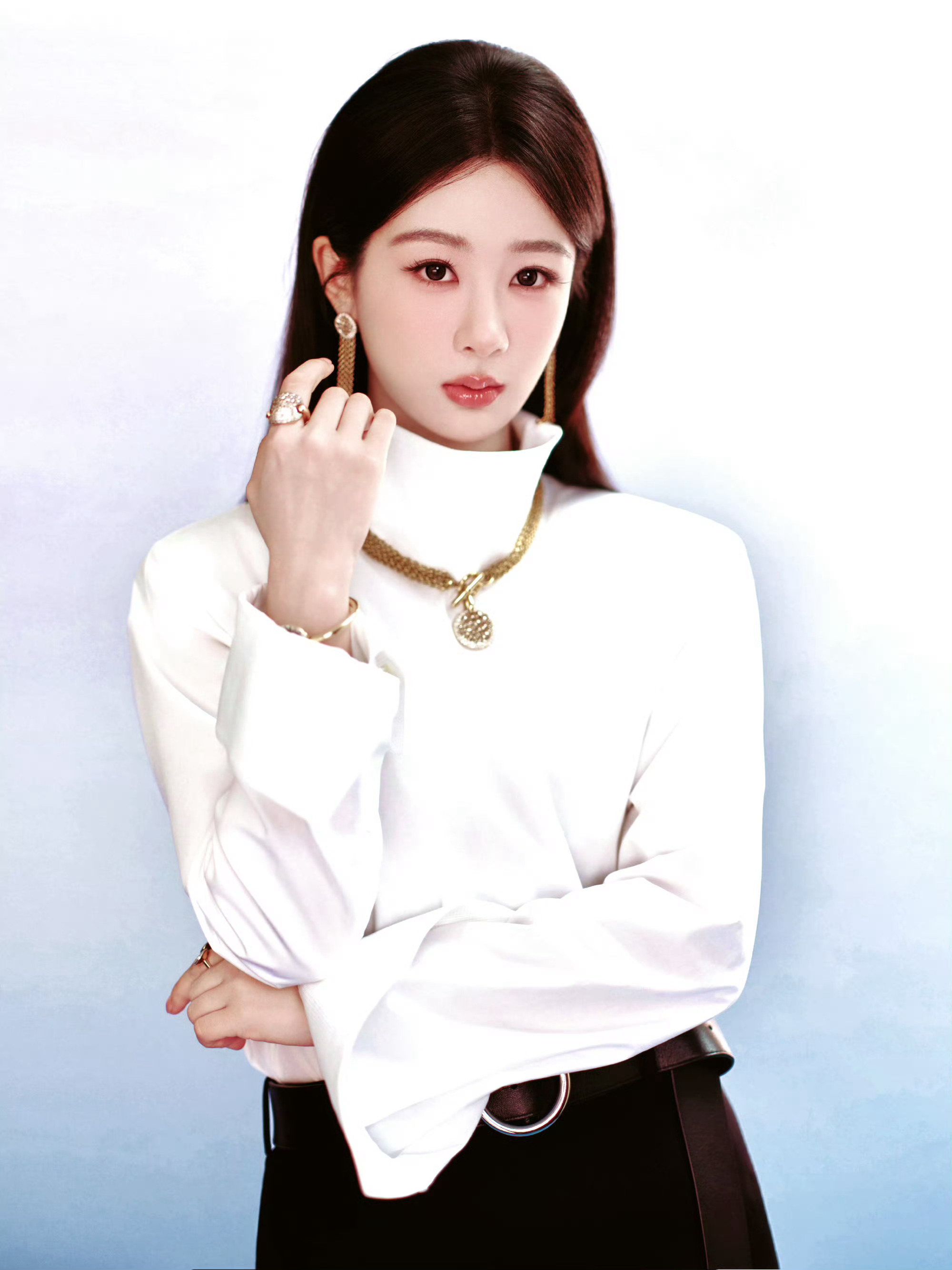 杨紫[超话]杨紫董竹君yz杨紫玉兰花开君再来 超级美的杨紫 明天就是国庆了国庆节