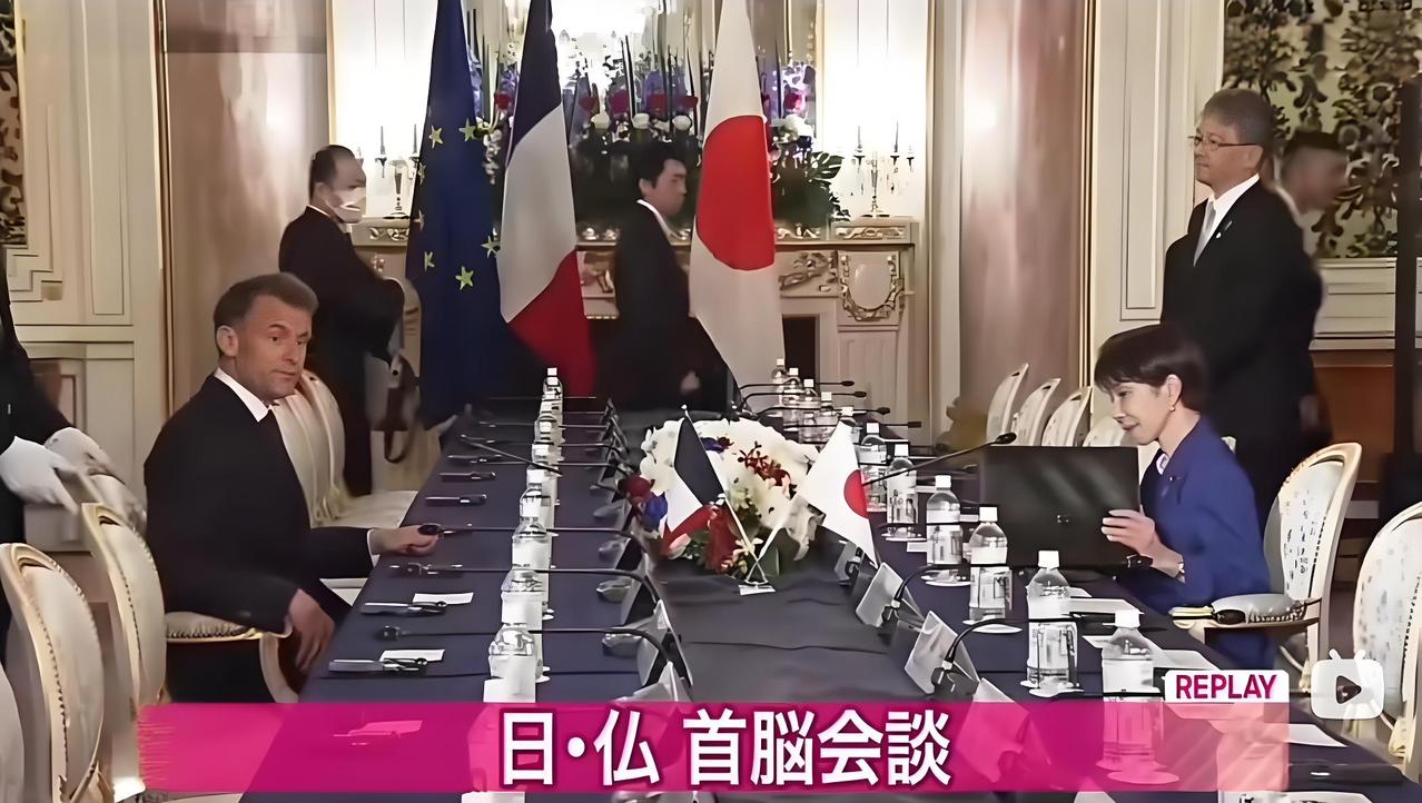 高市早苗又火了！
4月1号，法国总统马克龙到访日本，与高市早苗共同出席媒体见面会