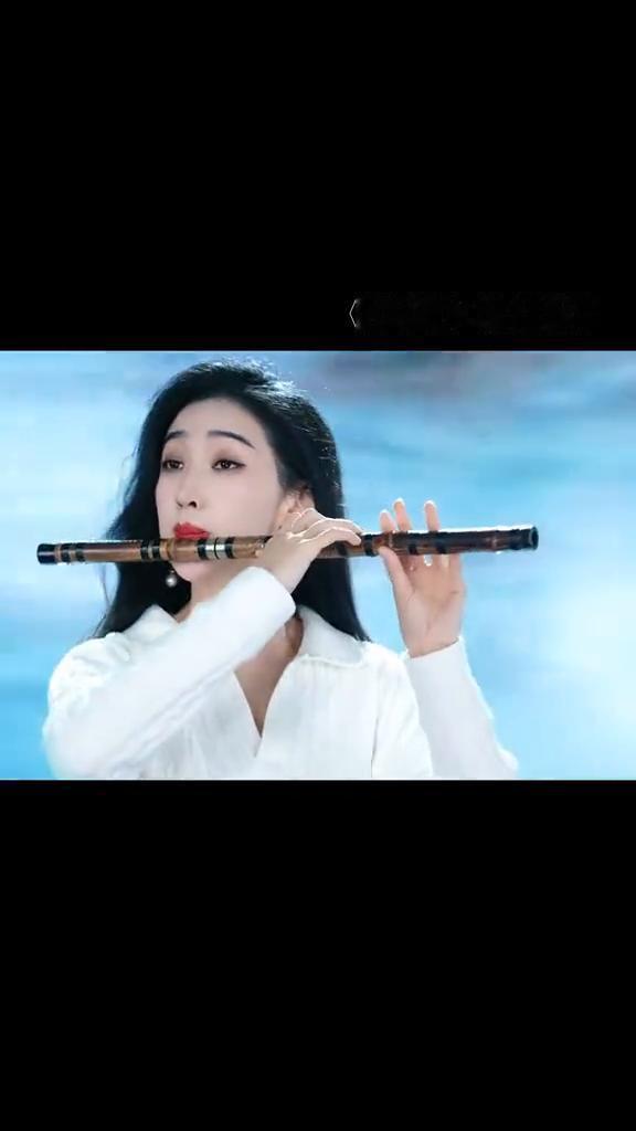 《洪湖水浪打浪》。