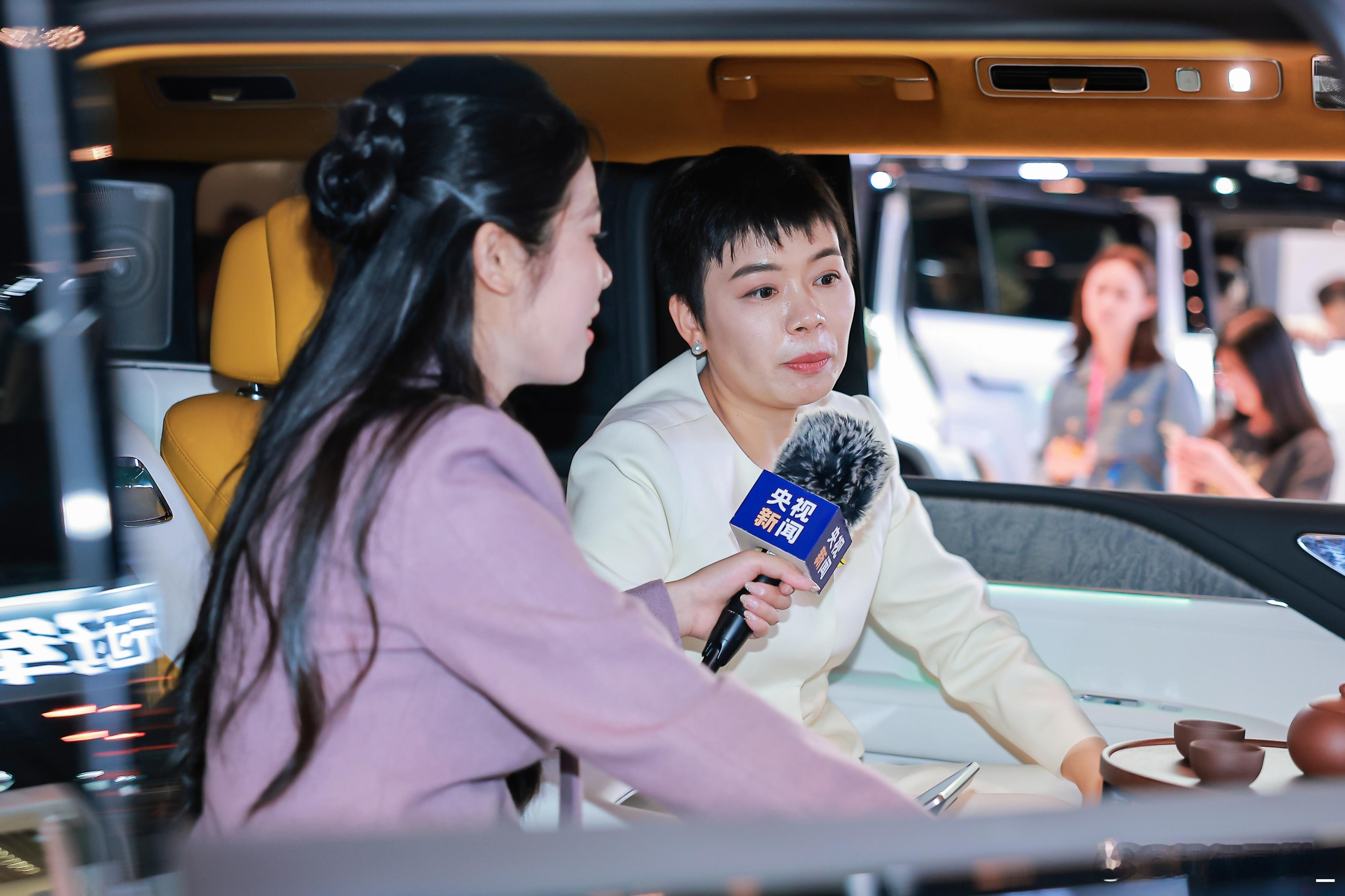 北京车展，仰望U9X和U8L鼎藏版直接把“中国豪华”的天花板掀了。U9X限量30