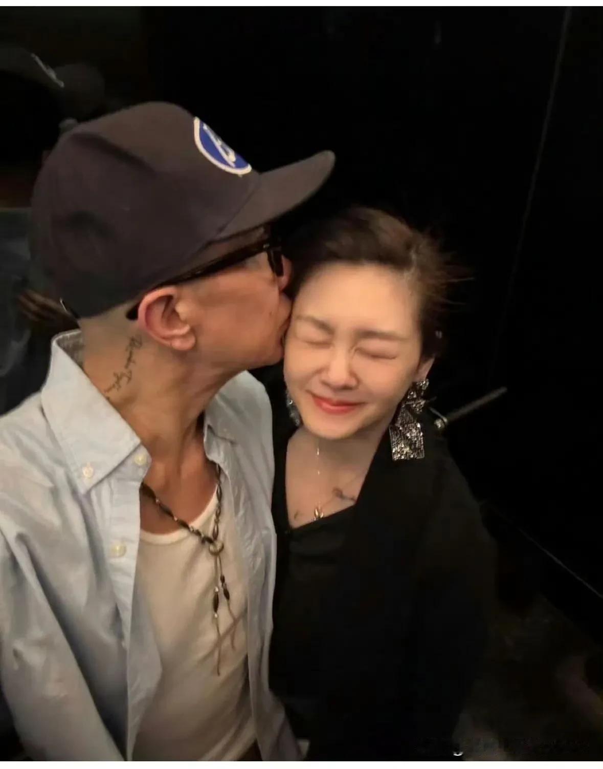 大S又和具俊晔秀恩爱，甜蜜的吻，幸福的瞬间！🌹💏💕