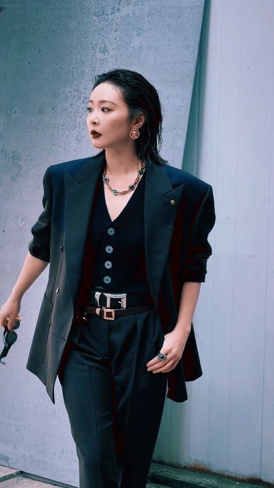 高叶完全女Alpha来的 高叶真的是天生女Alpha！干练飒气造型配冷酷墨镜，气