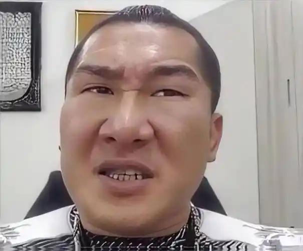 看来大陆企业和网友们再不给馆长10亿他又要反水了，被民进党侦办后他开始缩了，直播