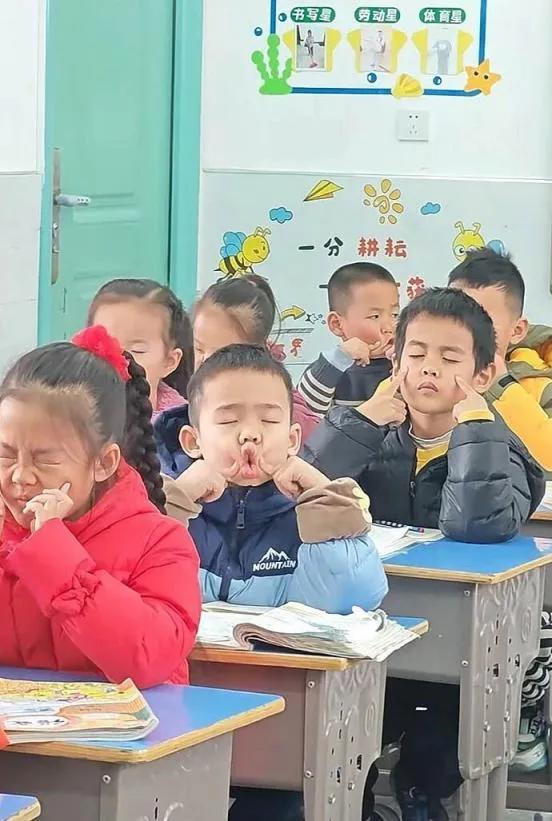 喂喂
眼睛不长那里啊