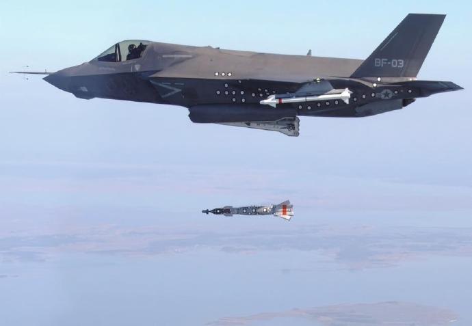 每天认识一件兵器 F-35“闪电”Ⅱ战斗机F-35“闪电”Ⅱ（Lightning