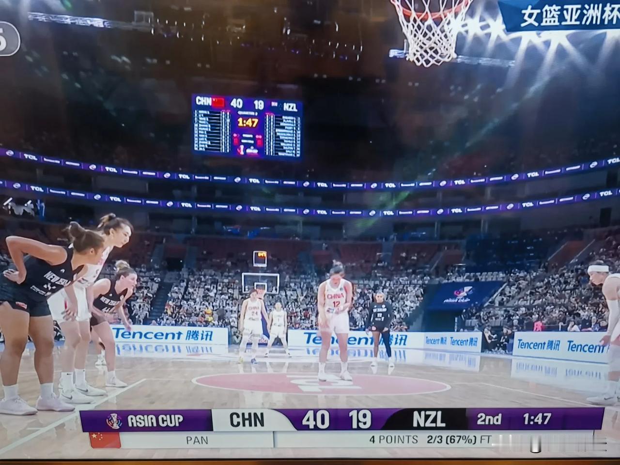 李缘怎么了？
       中国女篮对阵新西兰的比赛中，李缘竟然没有出场！作为国