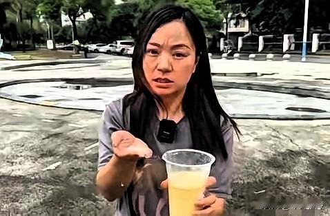 简直丧尽天良！6月16日曝光，四川一女子带娃吃火锅，点的“鲜榨玉米汁”孩子猛喝好