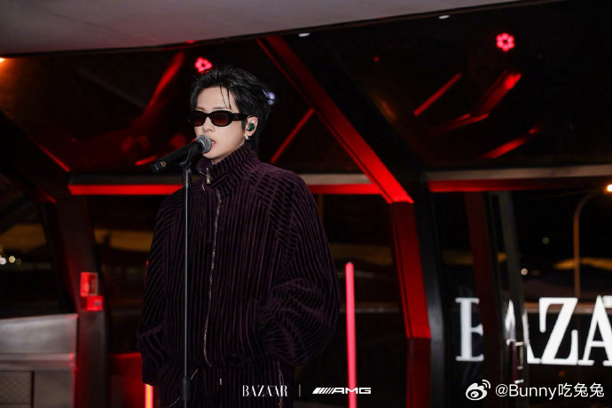 周震南搂着苏翊鸣唱BBB意外同框，意外好听，意外好嗑 