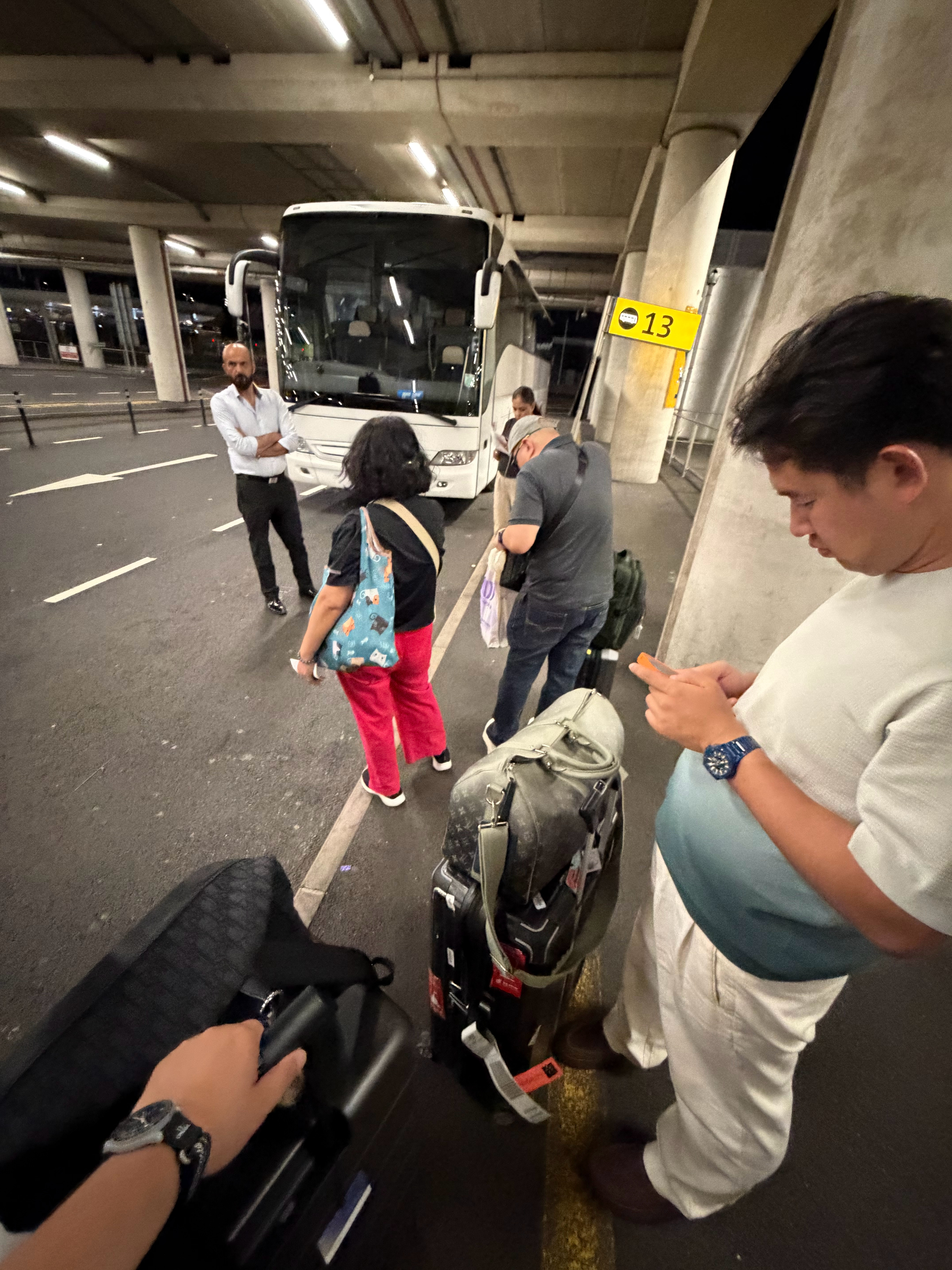 翻了大车了同志们，今天本来国航伦敦希斯罗飞北京，结果飞机坏了，满舱波音777三百