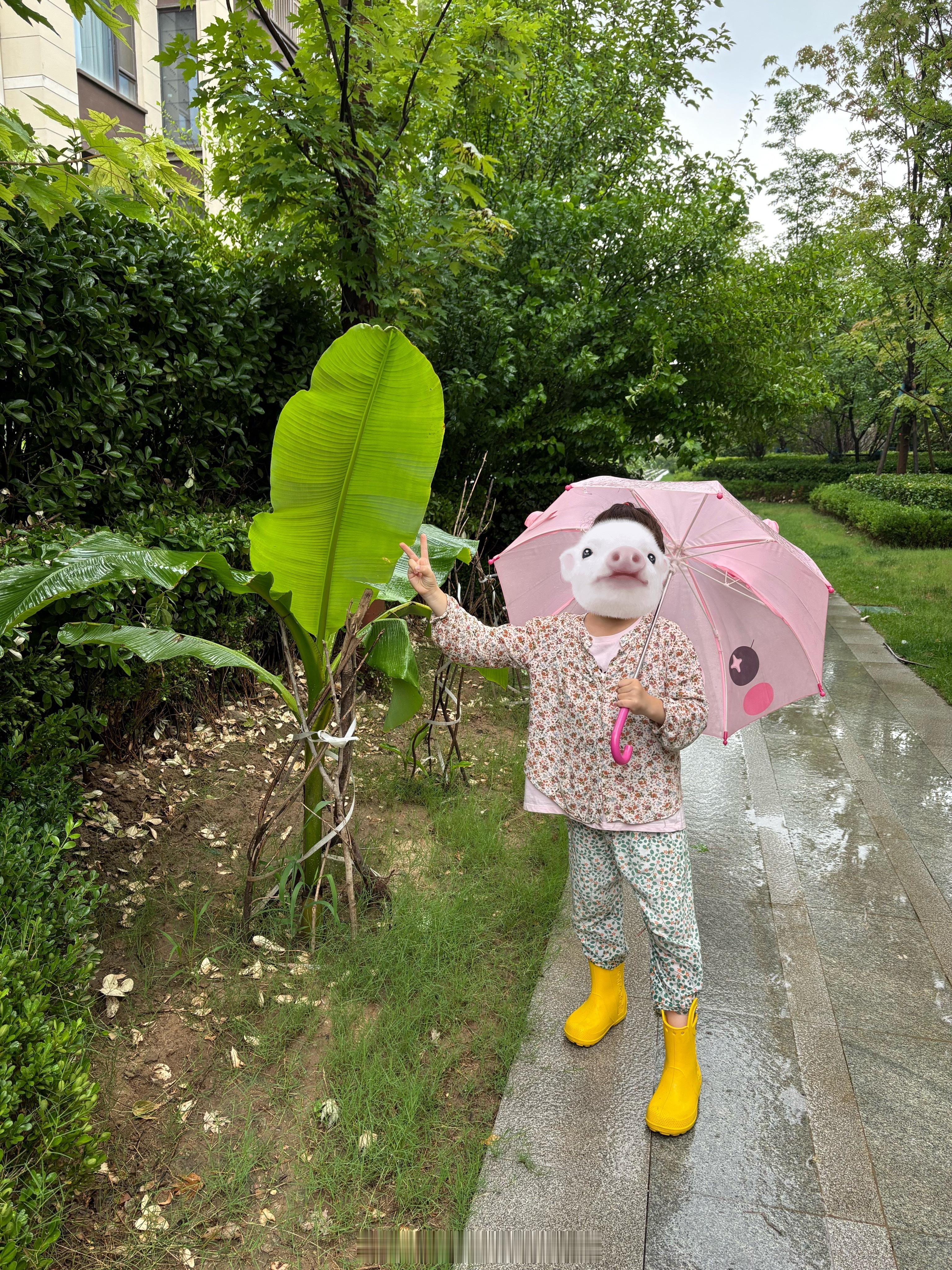 跟她一般大的叶子月月的世界