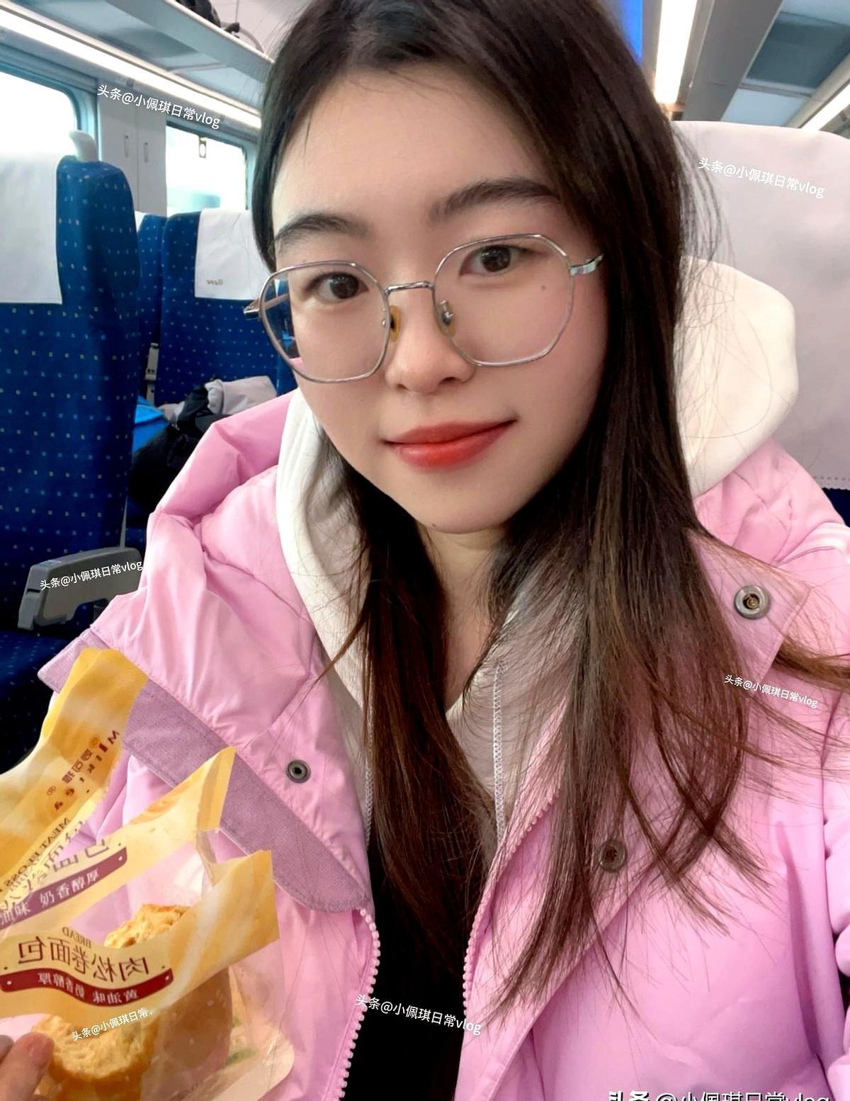 大早天还没亮就出门去北京出差了，凌晨零下温度，这种跑腿的事大家都不愿意干，经常是