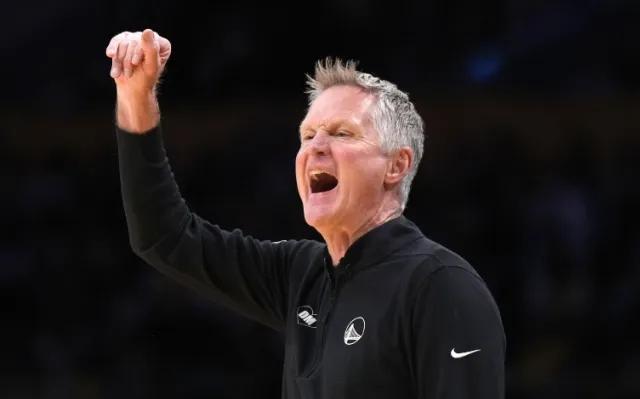 队危！
勇士急需库里复出拯救。
就在刚刚，勇士99-120不敌凯尔特人，战绩33