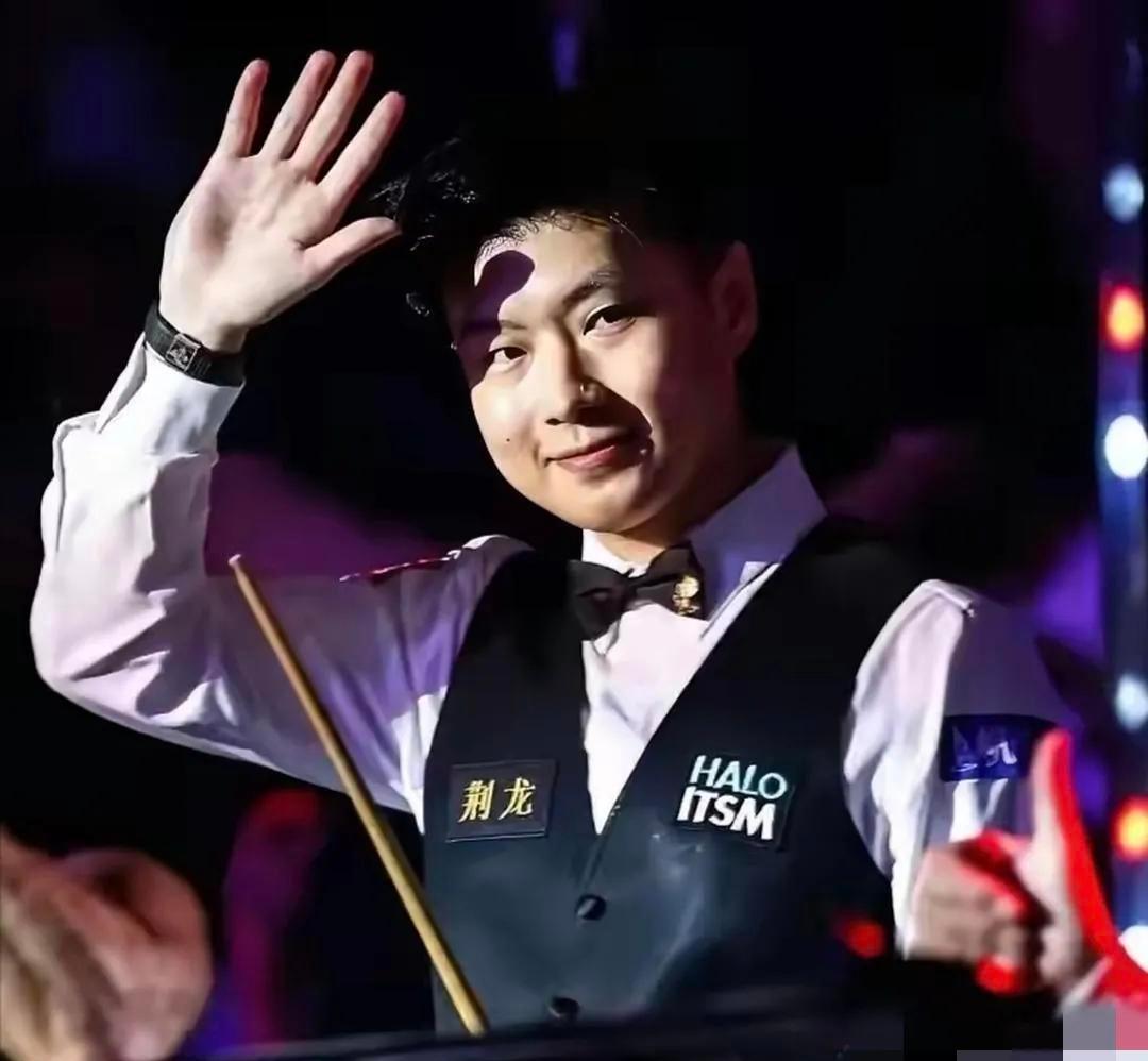 赵心童病中翻盘，25岁扛着感冒打穿00后风暴。
吴宜泽140分炸裂开局，人家直接