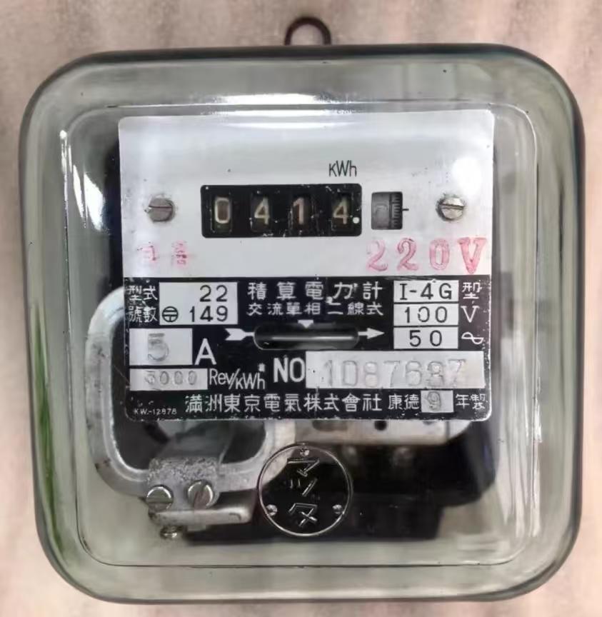 1942年的电表，来自伪满洲国，横跨80年的时空，工业品之美依然令人震撼。