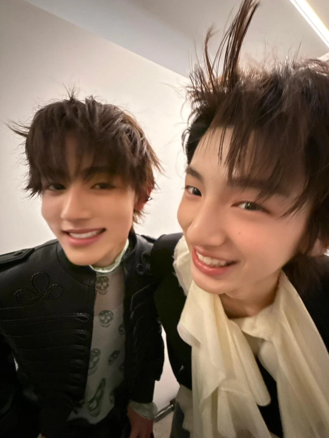 伸手不打笑脸人。