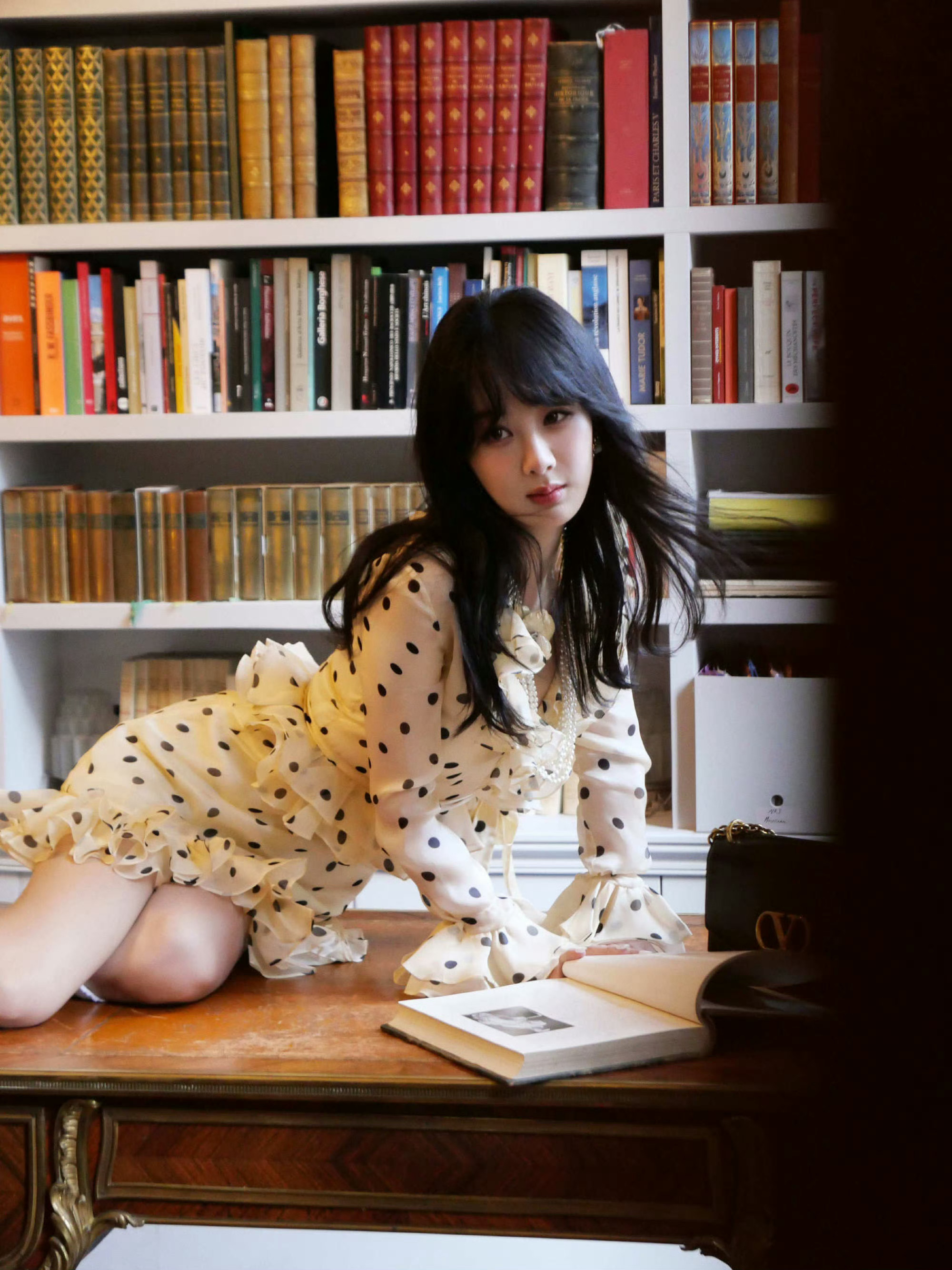 杨紫 x 波点白裙·简约不失格调🌹 