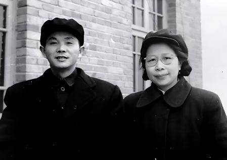 1978年，舒同奉命调往北京，出任军事科学院副院长，妻子石澜选择留在西安，没有随