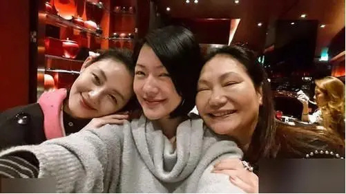 S妈深夜发文想大S我们都很想S ​​​