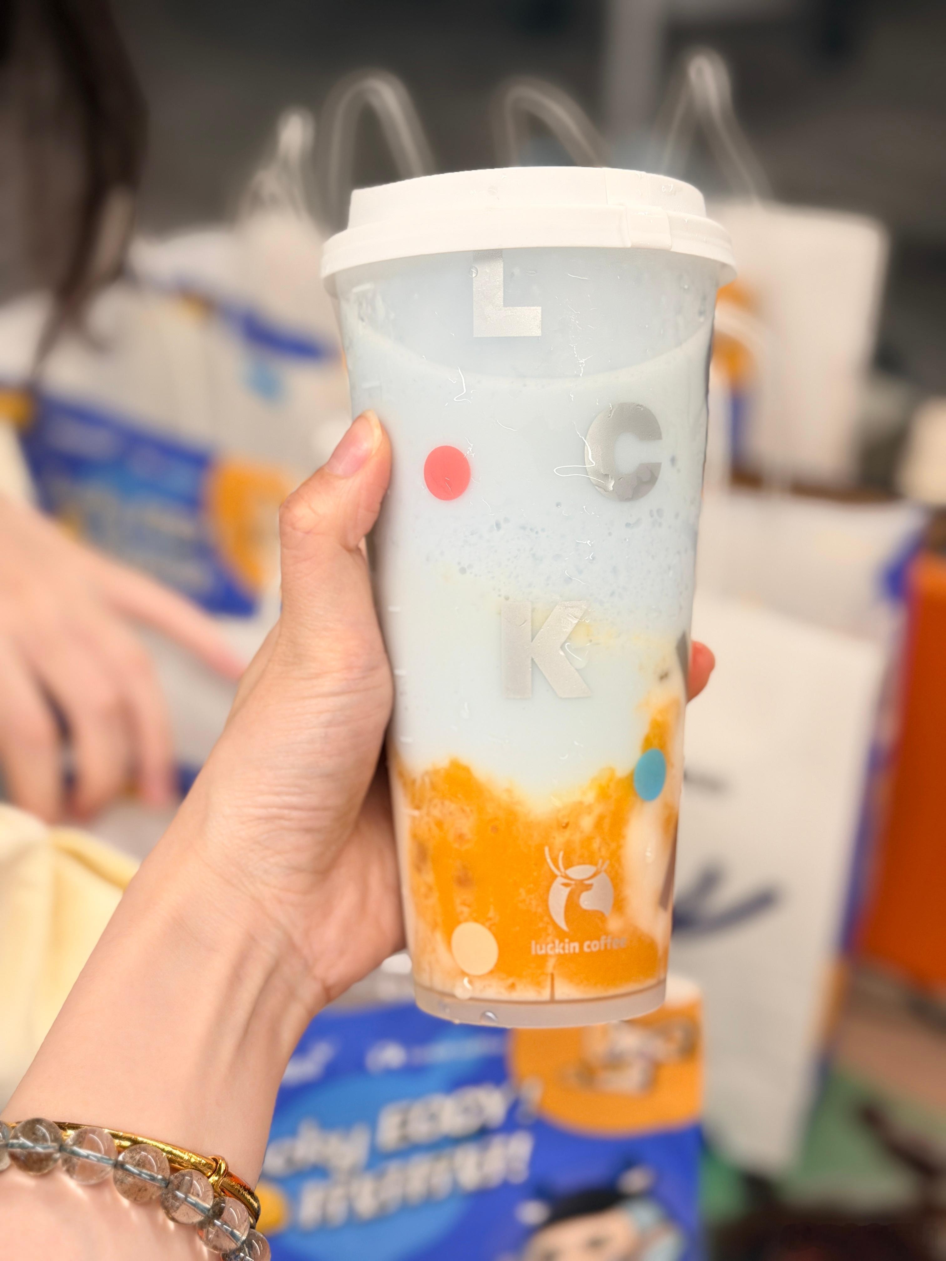 柠好柠好~每个星期都有公司的下午茶喝这个新品瓦尔登有点好看哟（建议不另外加糖~）