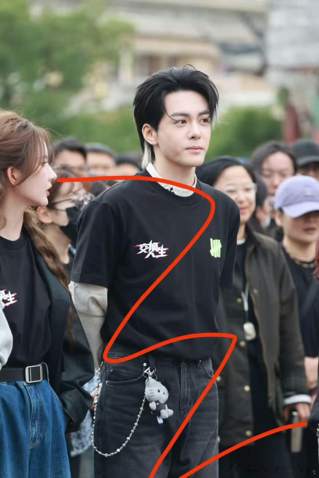 曾舜晞交换人生开机白发挑染 ​​​这个曾舜晞太帅啦！！！！没人能拒绝这个挑染的曾