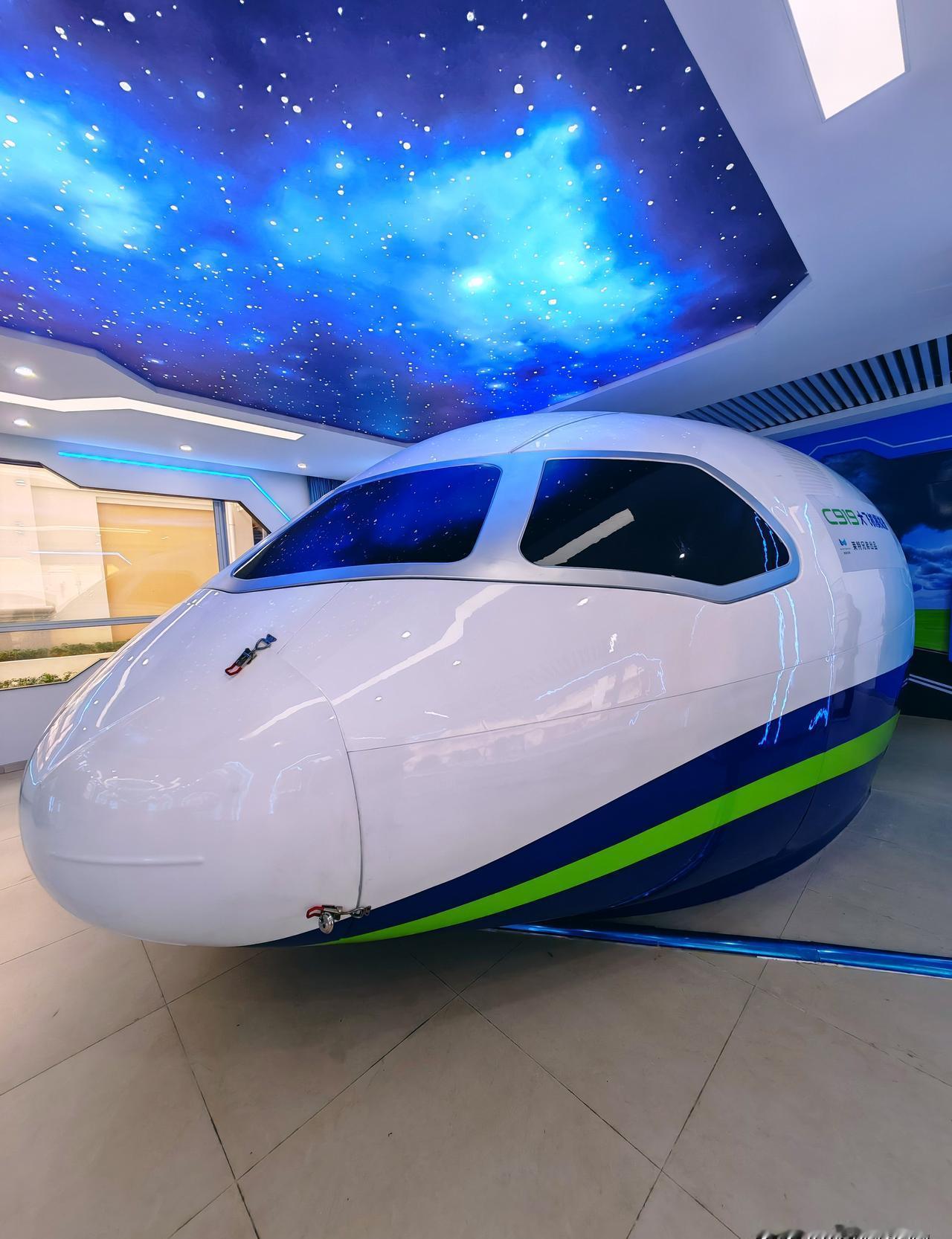 降落在迪拜那瞬间，手心还是出了汗——这可是全球最忙机场之一，跑道像一条滚烫的跑道