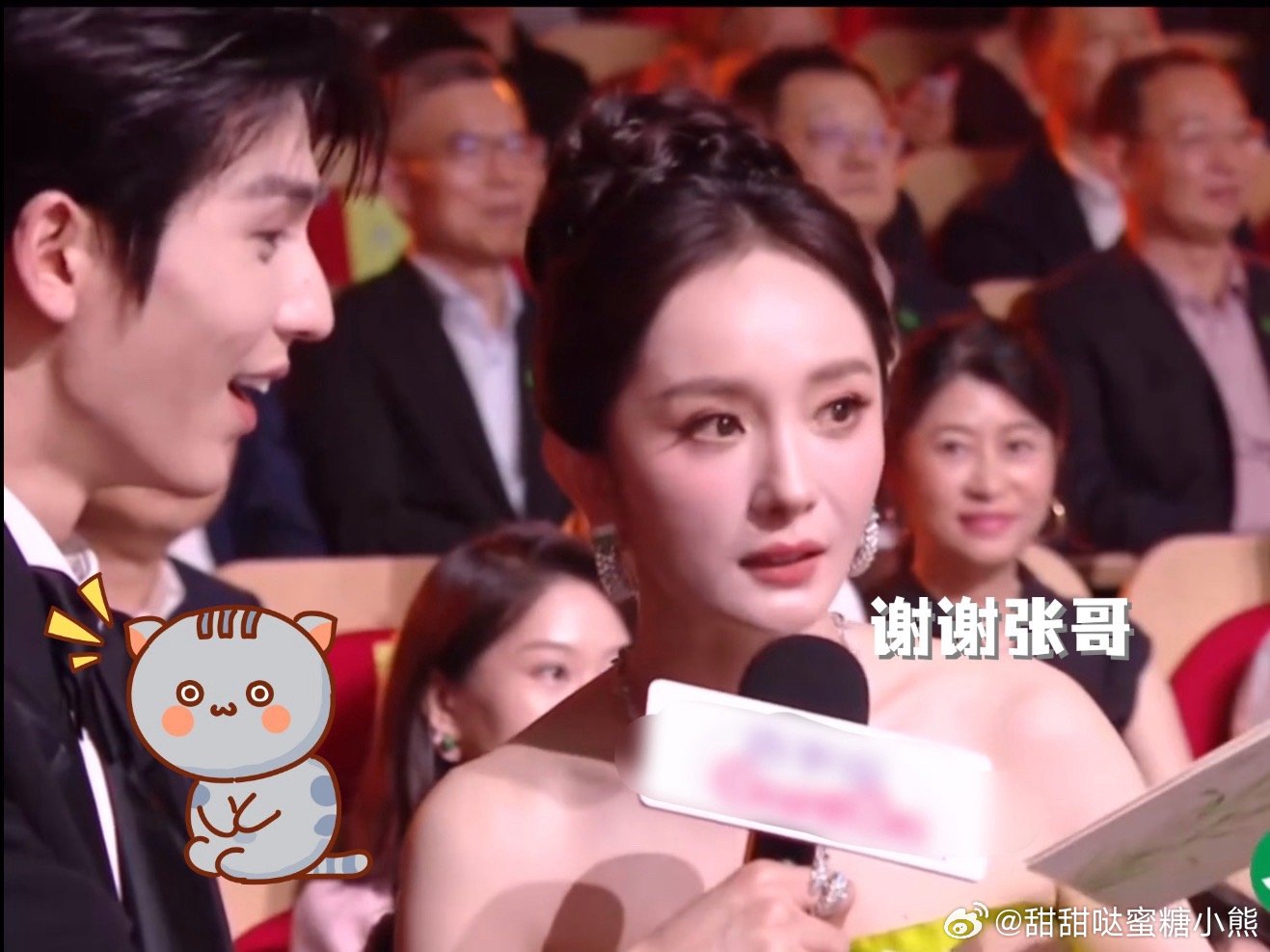 张凌赫听到杨幂喊自己张哥的反应本来一本正经采访幂姐，一句张哥差点惊掉张凌赫下巴，