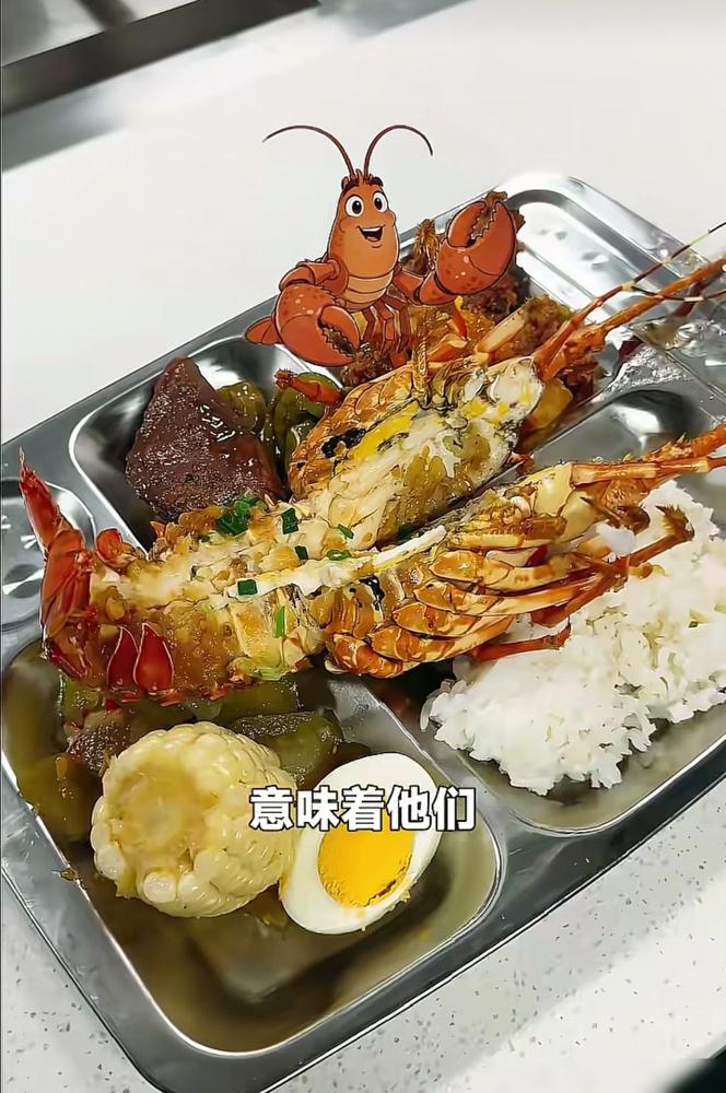 张雪食堂的硬核加餐：1000多只小青龙，每人一只，正常价格每只80~100多不等