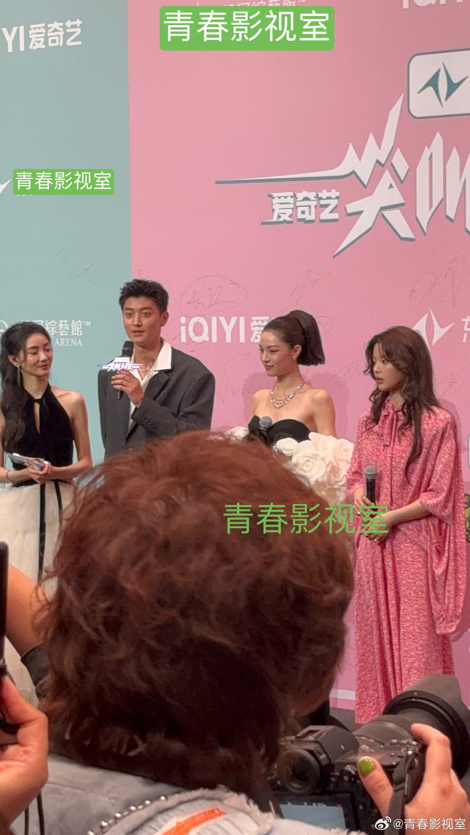杨超越大波浪  杨超越 钟楚曦 爱奇艺尖叫之夜红毯生图 