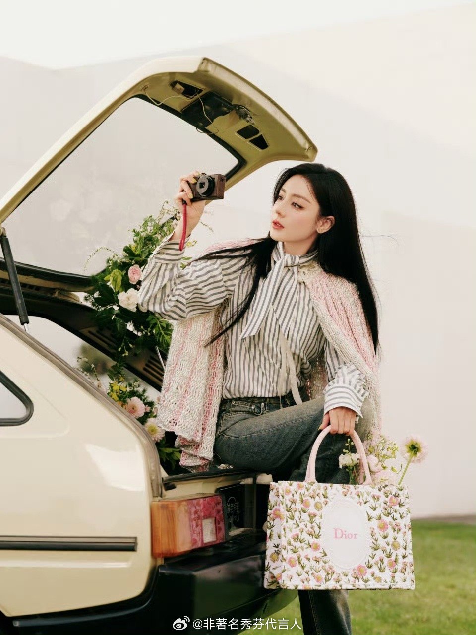 迪丽热巴化妆王亚飞发型丽杰为什么妆发师上热搜了，感觉这张脸怎么化都好看啊 