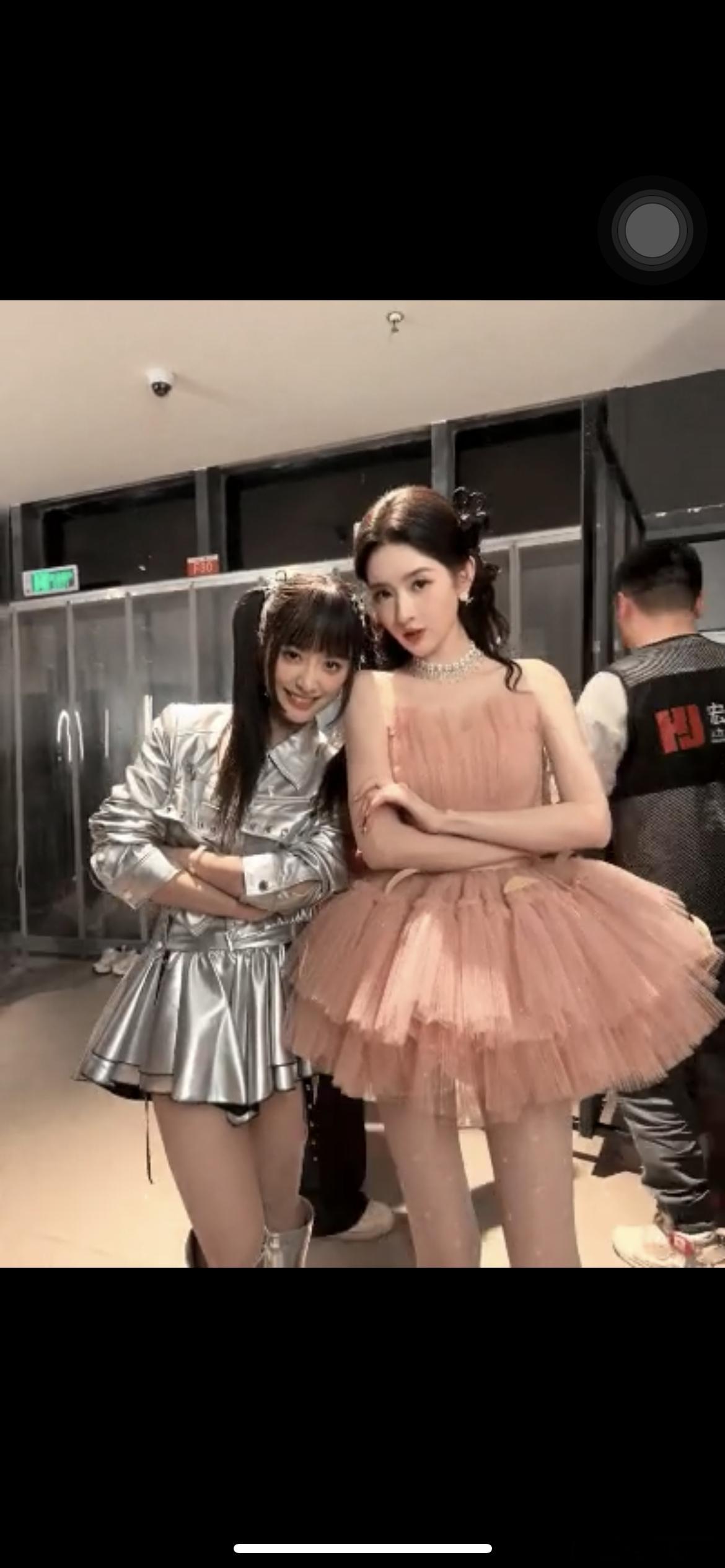 沈月和王玉雯，你们觉得谁更好看？ 