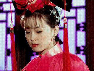 当年没有滤镜美颜的晴儿真是让人过目不忘啊，现在回看都让人魂牵梦绕啊 