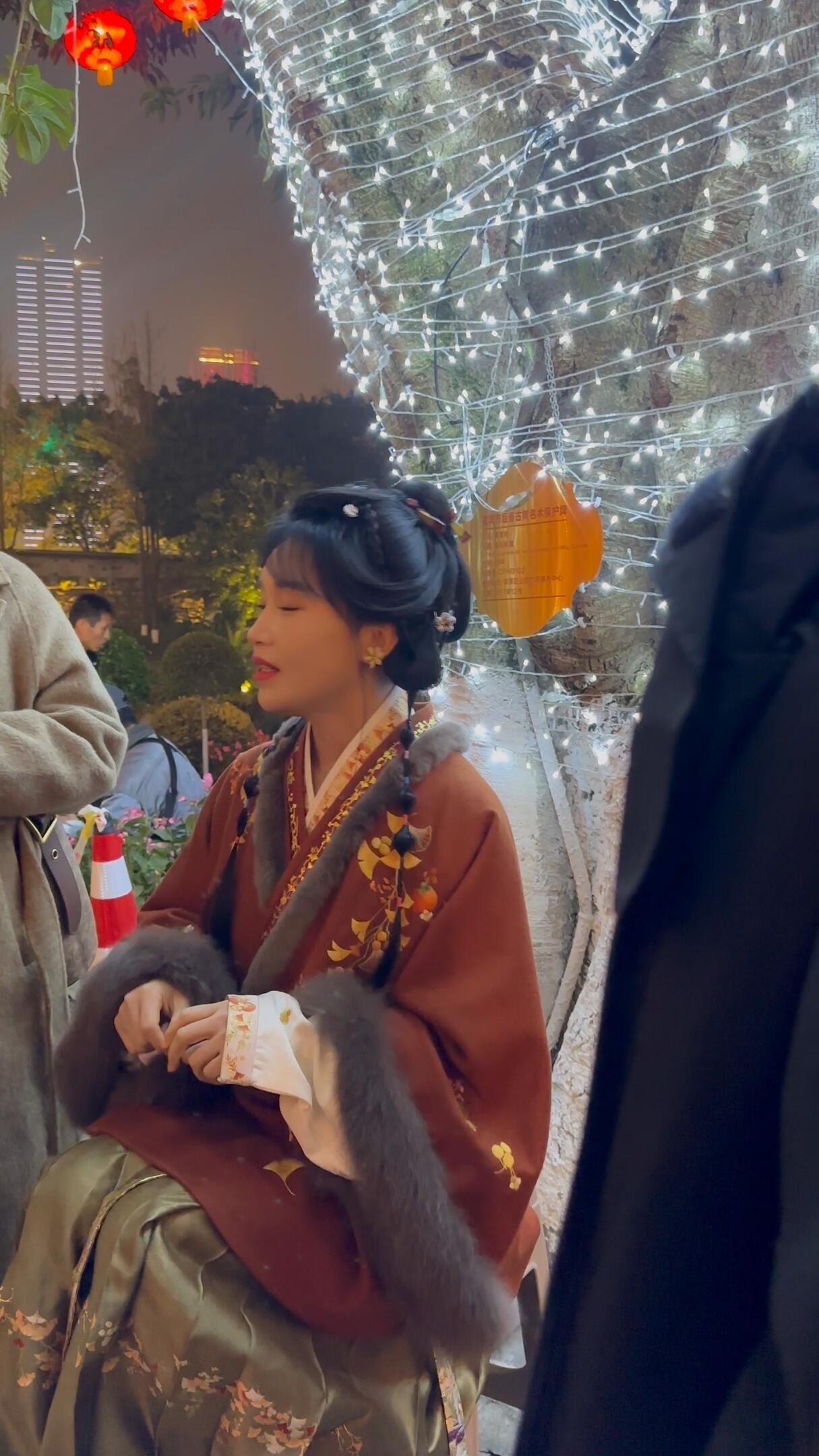 李子柒春晚独家路透 谁看了不说一句李子柒太绝了  温柔又有力量  用最舒服的方式