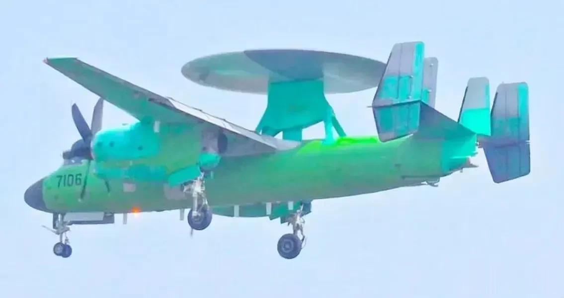 第6架“空警-600”原型机出现
近日，在我国某机场上空出现了一架编号为7106