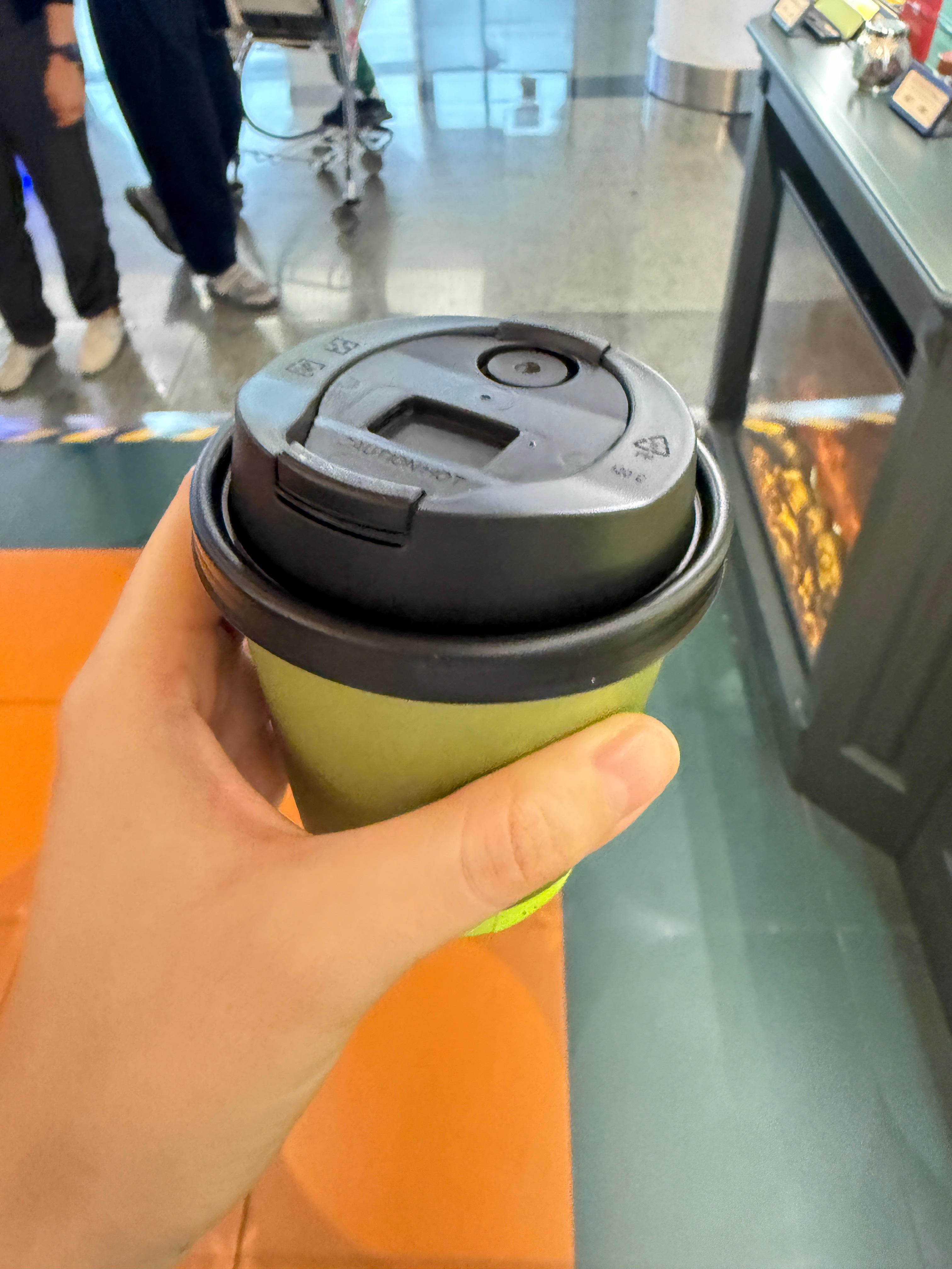 七点五十五登机我俩在买咖啡旅蛙说来得及旅毛球清迈行