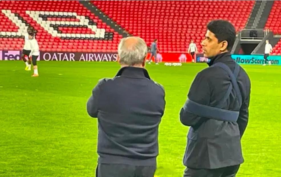 手腕骨折+肩部受伤，巴黎主席纳赛尔缠着绷带赴客场督战欧冠据西班牙《马卡报》报道，